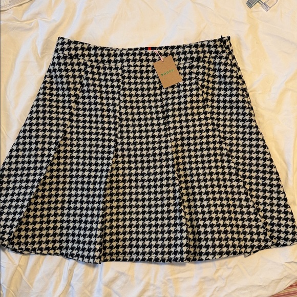 Boden NWT Fit and Flare Houndstooth Wool Skirt. Size 12. - Picture 2 of 8